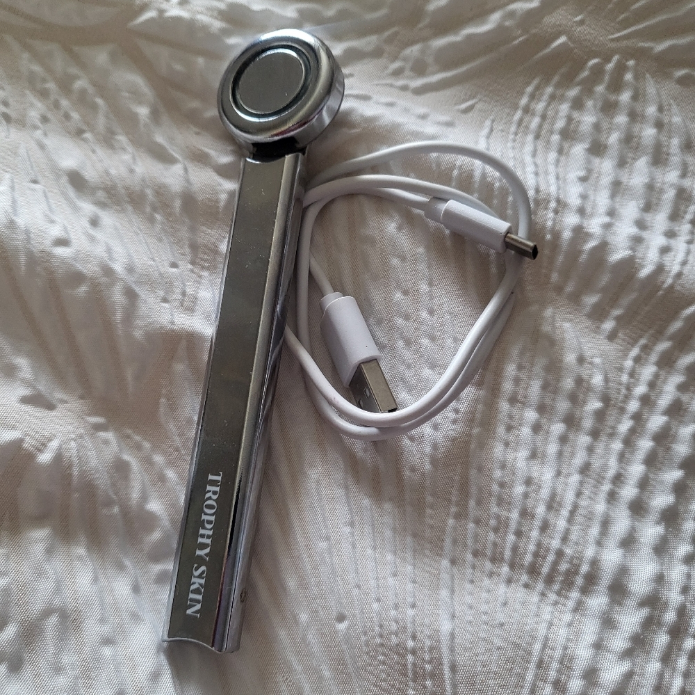 Trophy Skin Silver Electronic Device